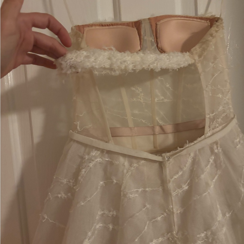 Mira Zwillinger Marvel
Elegant White Strapless Wedding Dress - Picture 7 of 16